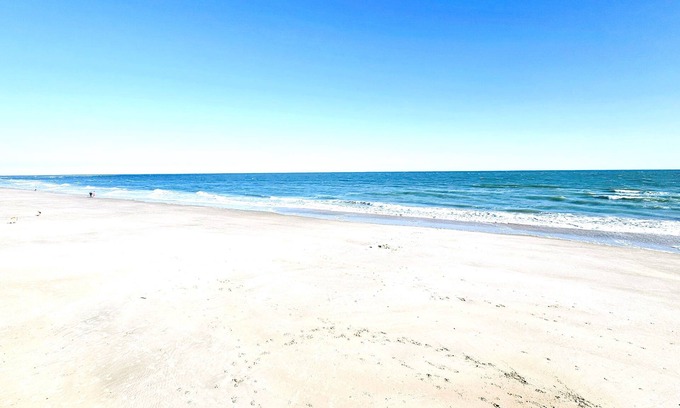 Hampstead Casa | Affordable Topsail Island Getaway, Sleeps 8 & Only 7 minute drive to the Ocean!
