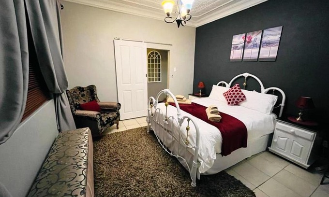 Vredefort Casa | Afri Gastekamers - Family Rooms