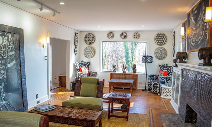 North Side Casa | African Oasis Luxury Inn at the Gallery in Fleetwood