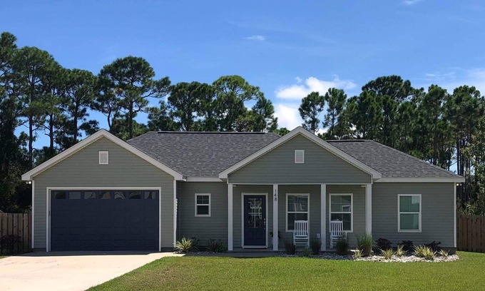 Magnolia Bluffs Casa | After Dune Delight - 5 min from SGI and Apalachicola