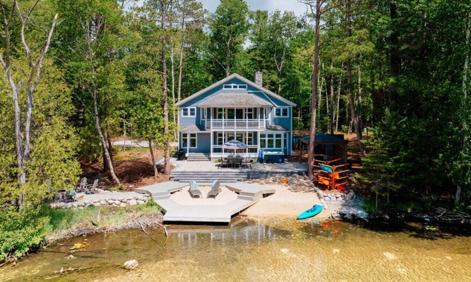 Glen Arbor Casa | After Dune Delight 5BR Home River Kayaks Beaches