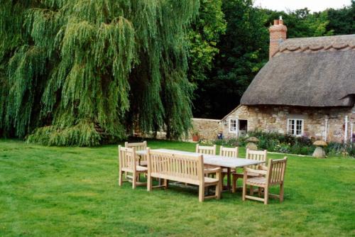 Freshwater Casa | Afton Thatch: Beautiful Thatched Family Cottage