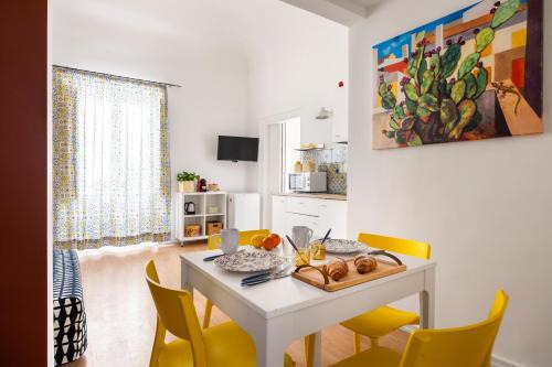 Centro Storico Apartamento | Agata e Rosalia 2 bedroom flat at the Quattro Canti