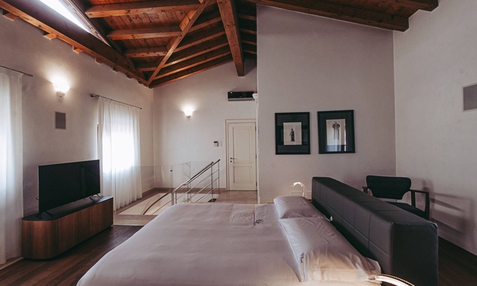 Badia Calavena Cama Y Desayuno | Agata, room with bathroom.Villa Riva, tranquility,at the foot of the Little Dolomites.