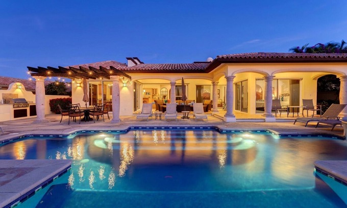 Cabo San Lucas Villa | Agave Azul es un excelente alquiler con vista al mar y al golf perfecto para grupos y familias