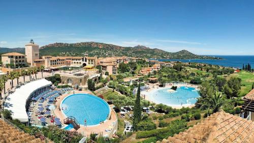 Cap Esterel Apartamento | Agay Cap Esterel, le village Belvédère T2 climatisé Rez-de-Jardin, Vue Mer, Piscine et Parking inclus