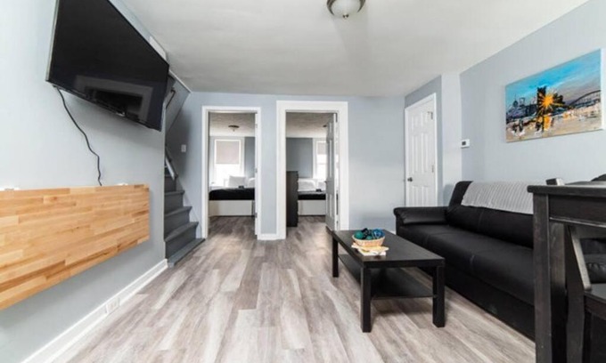 Central Northside Apartamento | - AGH Walkable - Free Parking - Washer & Dryer -