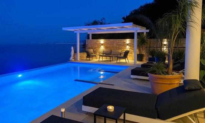 Kentroma Villa | Agni Bay, lujosa villa con vista al mar / piscina / WiFi / AC / Smart-TV / BBQ
