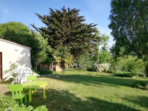 Le Chateau-d'Oleron Casa | Agréable maison calme avec terrasse, jardin et vue sur verger