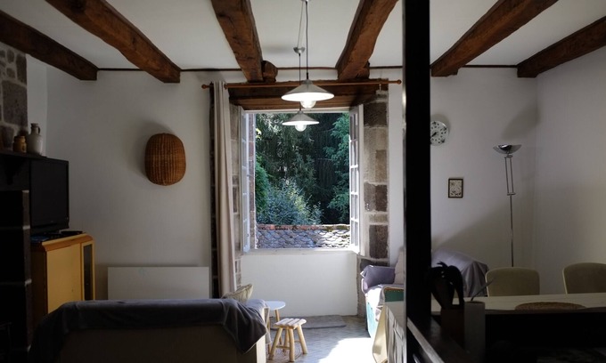 Vic-sur-Cere Casa | Agréable Maison de Ville de la Vallée de la Cère