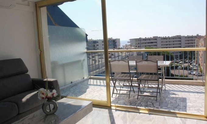 Cros-de-Cagnes Apartamento | Agréable T2 Climatisé, Accès Piscine Privée, 6eme Avec Ascenseur, vue mer à 50 m