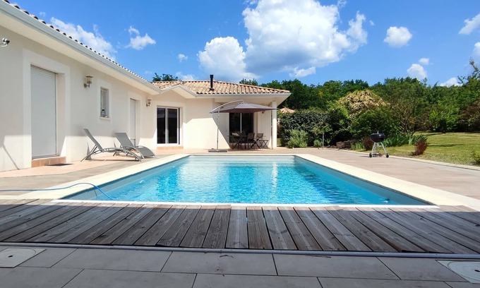 Trelissac Casa | Agréable Villa Avec Piscine à la Lisière de la Forêt