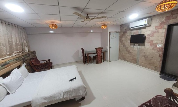 Chembur East Cama Y Desayuno | AGRAWAL BHAVAN BUDGET Stay only for indians