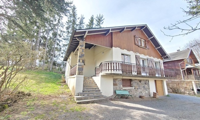 Jassat Chalet De Esquí | AGREABLE CHALET *** proche du Lac Chambon
