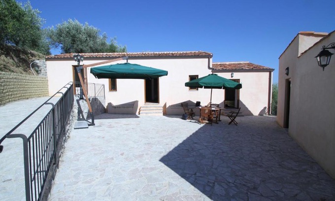 Mirto Casa | AGRITURISMO ARMO degli ULIVI