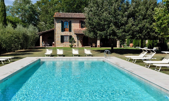 Orentano Casa | Agriturismo Borgo ai Lecci Encantadora villa en piedra en el corazón de la Toscana.