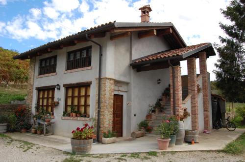 Montelupo Albese Casa | Agriturismo 'd Rainè