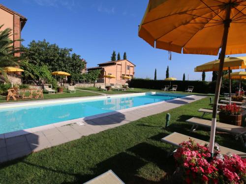 Castiglione del Lago Casa | Agriturismo near Lake Trasimeno with Pool