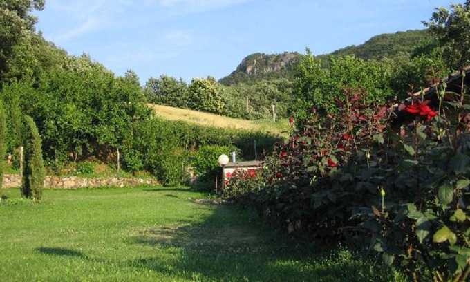 Castell'Azzara Otro | Agriturismo 'Podere 2' con vistas a la montaña, piscina, jardín privado y Wi-Fi