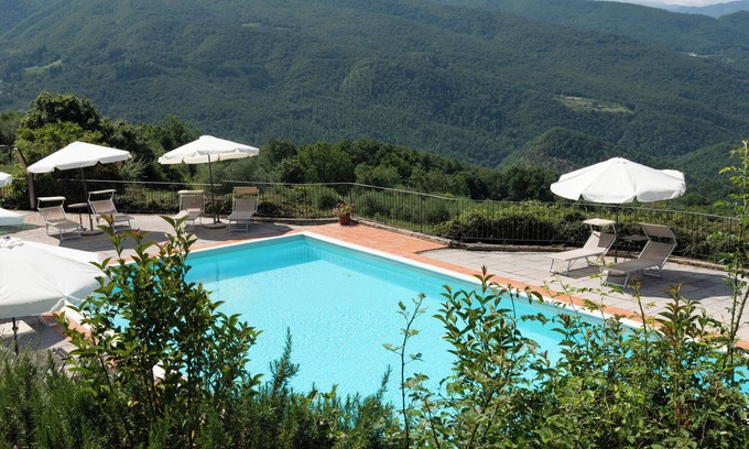 Dicomano Otro | Agriturismo "Universal Harmony - Cinciallegra" con vistas a la montaña, piscina, terraza y Wi-Fi