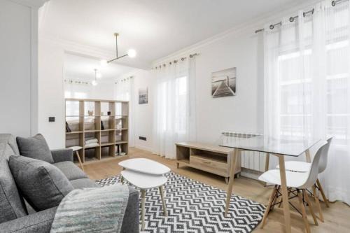 Puerta del Angel Apartamento | AH - Suites Madrid Río