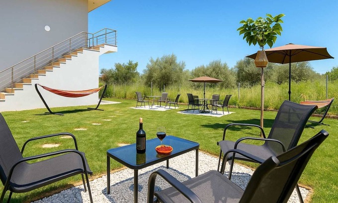 Asprovalta Apartamento | Aigli Garden Getaway, Escape Close to Vrasna Beach