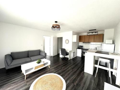 Aytre Apartamento | Aigues Marines - Appartement spacieux avec parking et terrasse