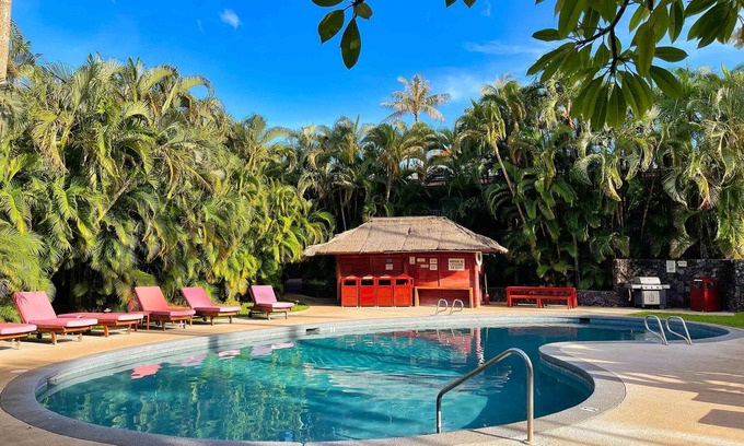 Historic Lahaina Front Street Condominio | Aina Nalu D202 2 Bedroom Condo by Redawning