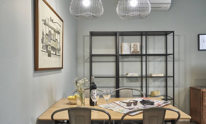 Barrio Gótico Apartamento | AinB Las Ramblas Colón Apartments