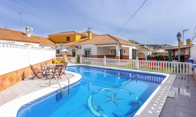 Rincón de la Victoria Casa | Villa con aire acondicionado "Mascota Rincón de la Victoria" con piscina, jardín y Wi-Fi