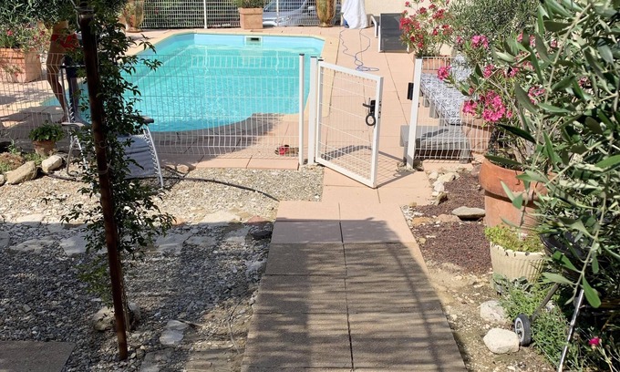 Beaumes-de-Venise Apartamento | apartamento con aire acondicionado al pie de los cordones de Montmirail, acceso a la piscina