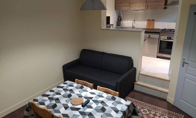Lamalou-les-Bains Apartamento | Air-conditioned house with private courtyard/terrace