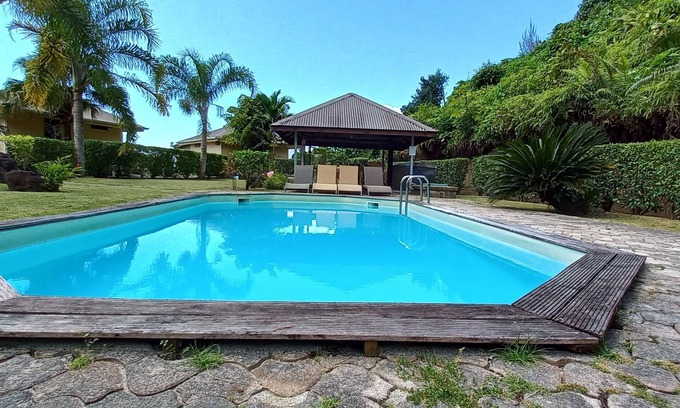 Teahupoo Casa | Air-conditioned bungalow with stunning views and swimming pool