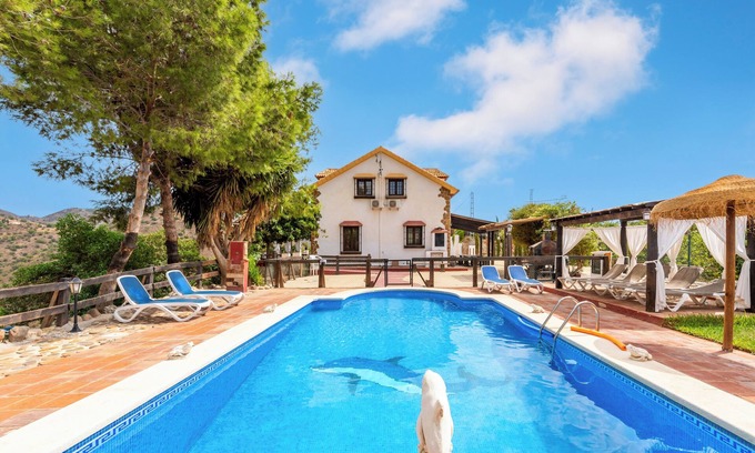 Almogia Casa | Casa de campo con aire acondicionado, piscina, terraza y Wi-Fi