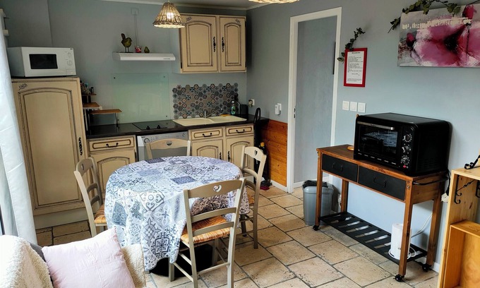 Vignonet Casa | Air-conditioned gîte for 2 to 4 people, -5 min from St Emilion. Enclosed/private parking