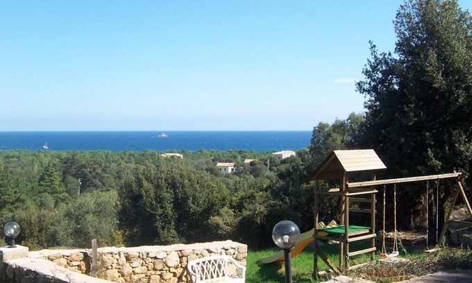 Sainte-Lucie-de-Porto-Vecchio Casa | Air-conditioned mini-villa with sea view, park, boules and table tennis.