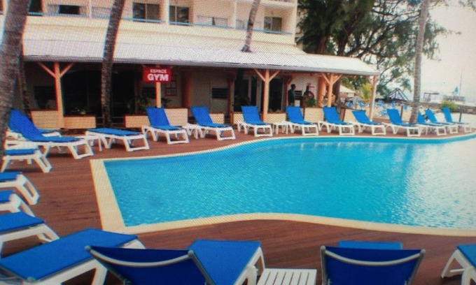 Pointe du Bout Apartamento | hotel con aire acondicionado studio carayou con 2 piscinas y pies en agua de mar