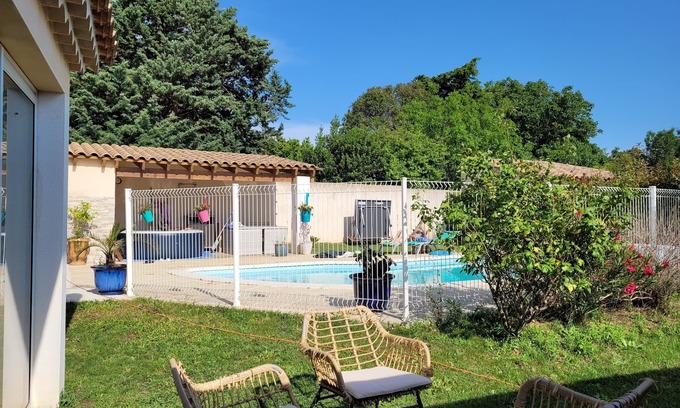 Saint-Gilles Villa | Air-conditioned Provencal villa with pool, ideal for families