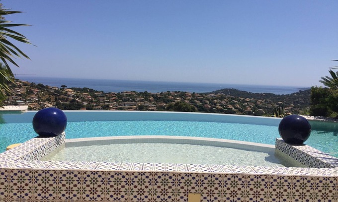 Sainte-Maxime Villa | Villa piscina climatizada con vista al mar infinito tranquila de golf privado 18