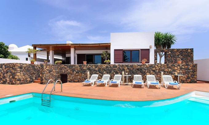 Playa del Cable Villa | Aire acondicionado villa en la playa con piscina, terraza, vistas al mar y Wi-Fi