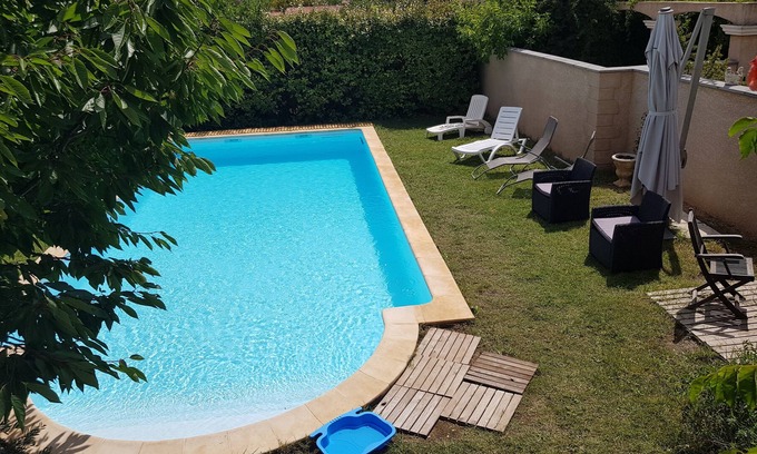 Plaissan Villa | Aire acondicionado villa piscina prox lago mar y río
