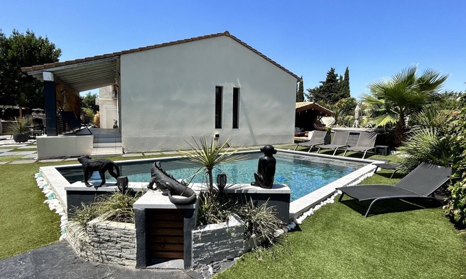Garons Casa | VILLA CON PISCINA Y JACCUZI, CERCA DE CAMARGA, GRAU DU ROI, NIMES Y ARLES