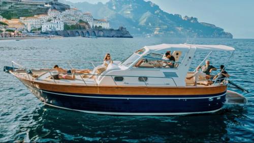 Salerno Alquiler De Eote | AIR OF SEA ON BOAT
