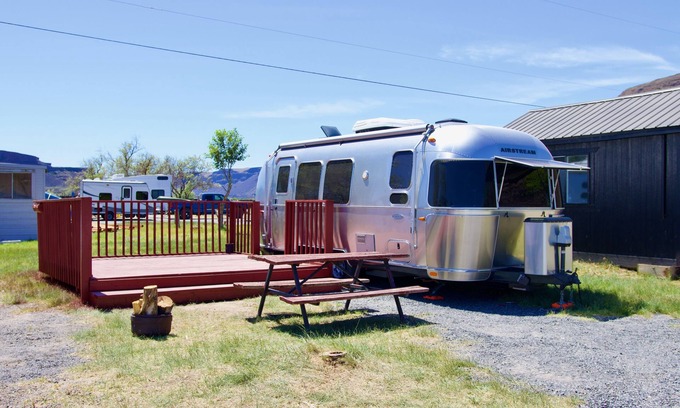 Coulee City Casa | Air Stream at Blue Lake in Central Washington