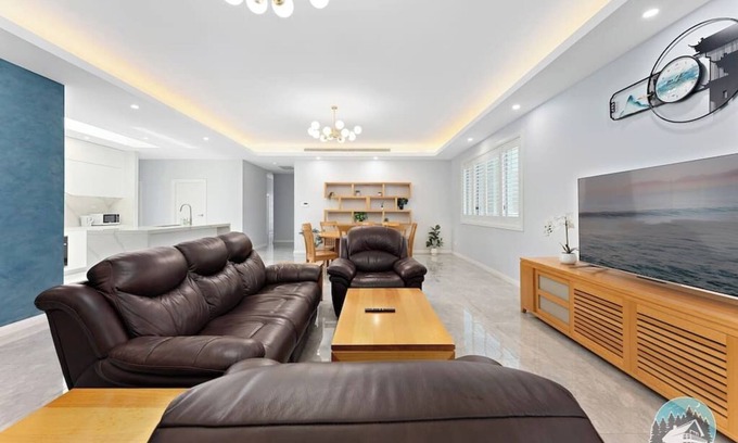 Fairfield Casa | Aircabin - Fairfield - Modern - 6 Bedrooms House