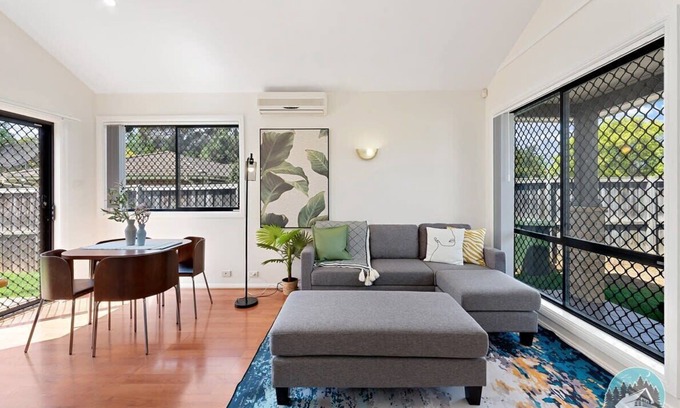 Ingleburn Casa | Aircabin - Ingleburn - Comfy - 2 Bedroom Townhouse