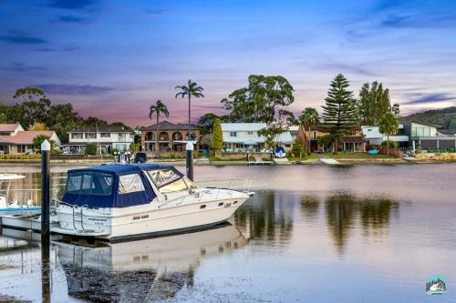 St Huberts Island Casa | Aircabin - Woy Woy - Water Front - 6 Beds Lux Home