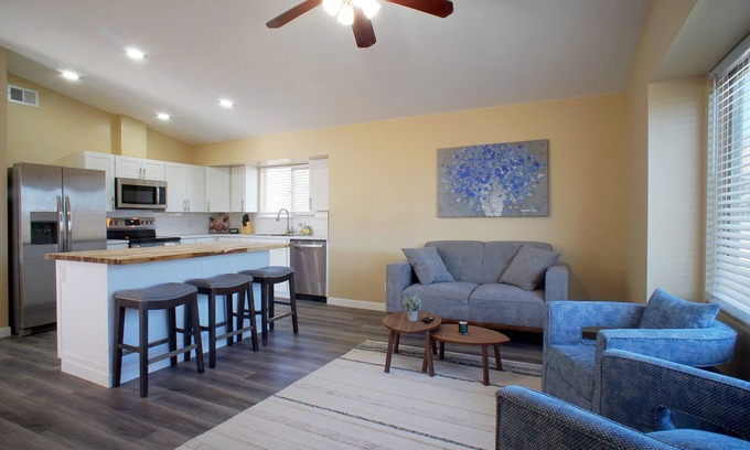 South Mountain Casa | Airport,Downtown,food,shopping,mountain views,WiFi
