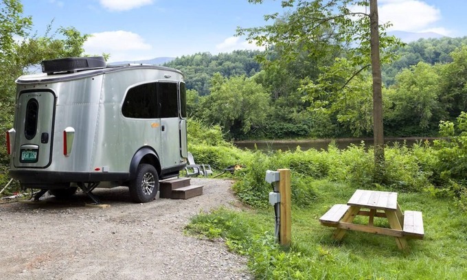 Johnson Casa | Airstream Basecamp on river w/hot tub near Stowe