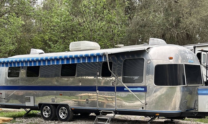 Satsuma Casa | Airstream Excella - Vintage RV